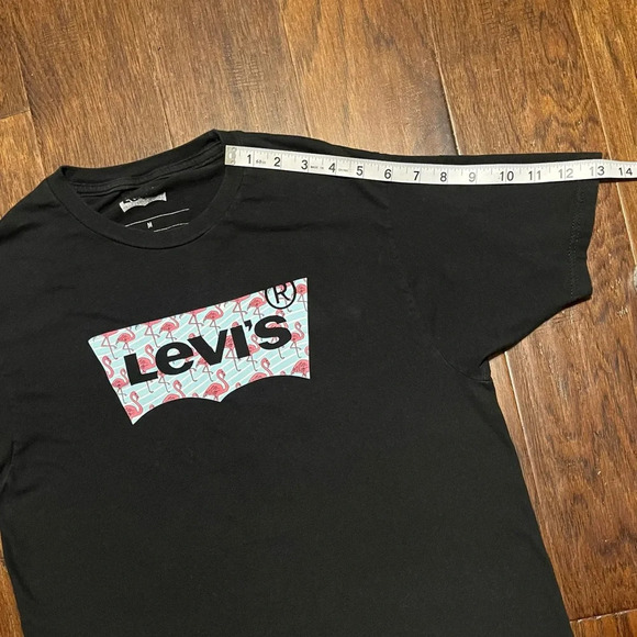 Levi’s Classic Logo Flamingo Short Sleeve Graphic T-Shirt - Picture 6 of 8